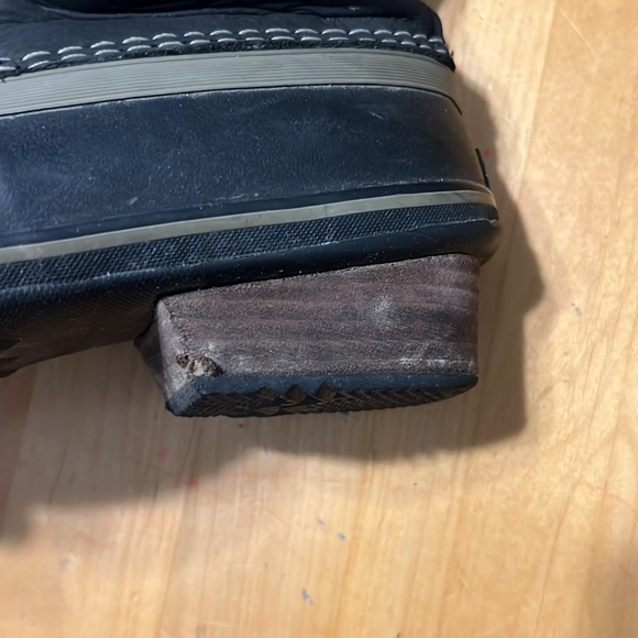 Sorel Hiking Boots, Size 8 - Picture 4 of 8